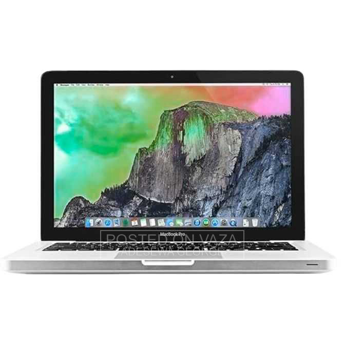 2012 MacBook Air 13inches - 1.8ghz corei 5/4gb ram/128gb ssd for
